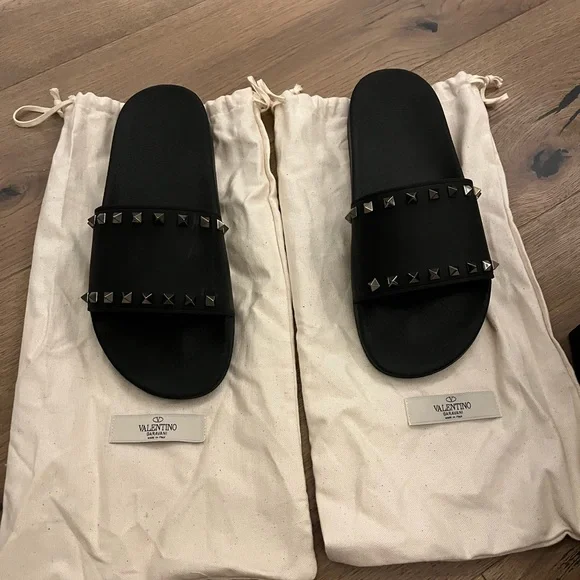 Valentino ROCKSTUD RUBBER SLIDER SANDAL. - Picture 2 of 10